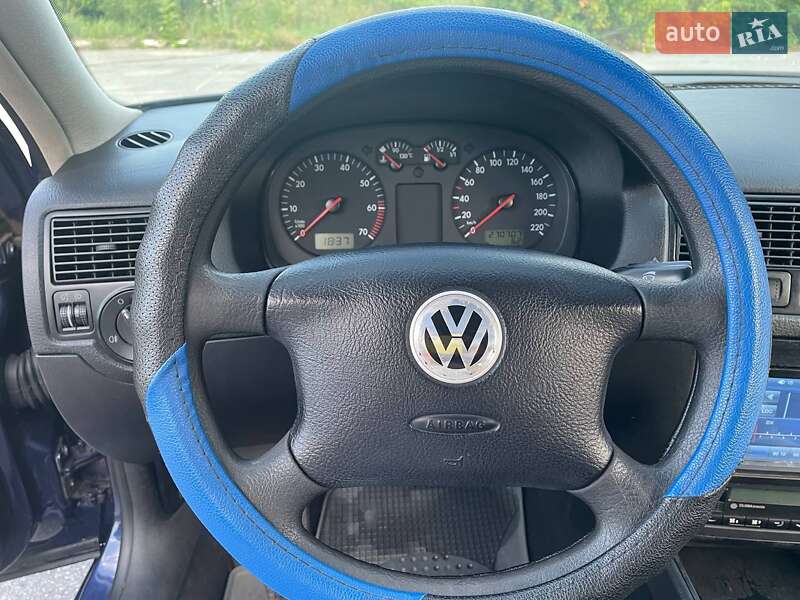 Хетчбек Volkswagen Golf 2002 в Харкові