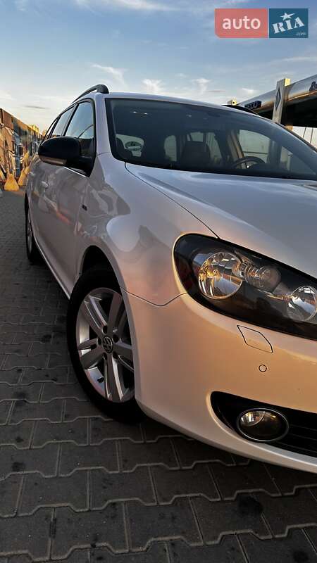 Універсал Volkswagen Golf 2012 в Ржавинцях