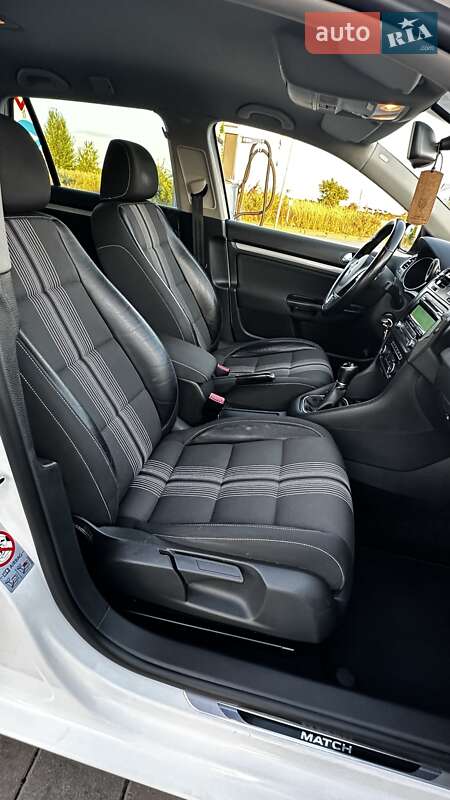 Універсал Volkswagen Golf 2012 в Ржавинцях