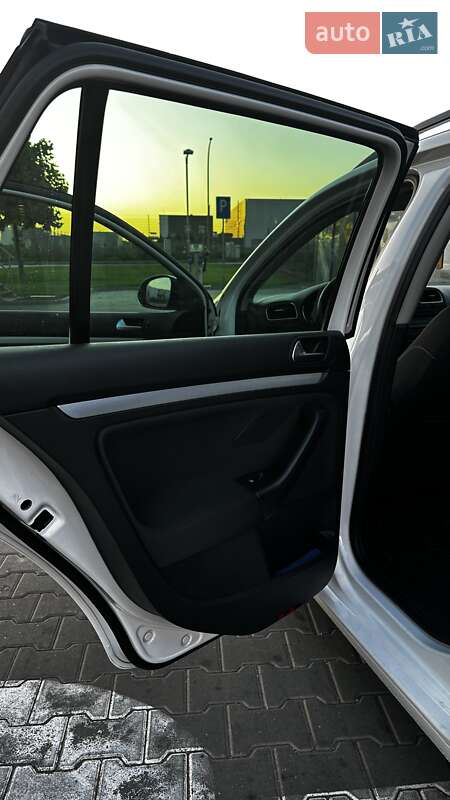 Універсал Volkswagen Golf 2012 в Ржавинцях