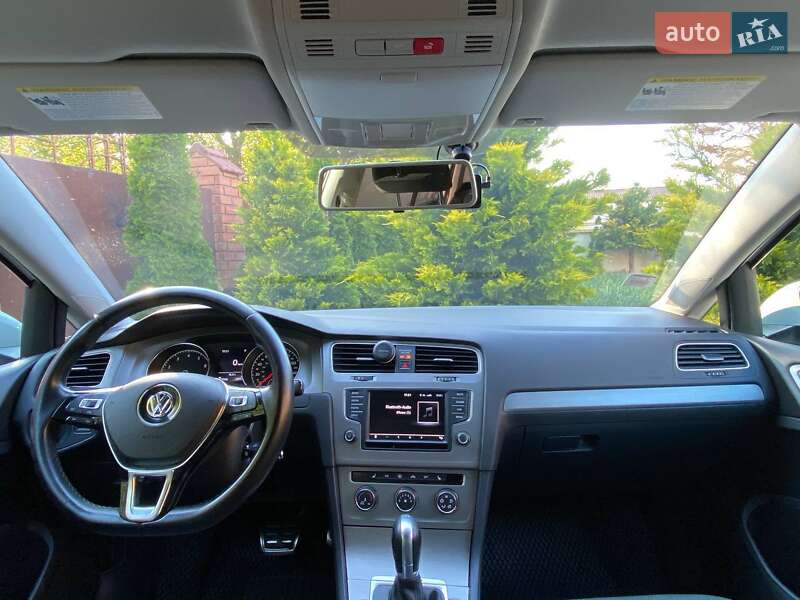 Універсал Volkswagen Golf 2016 в Одесі