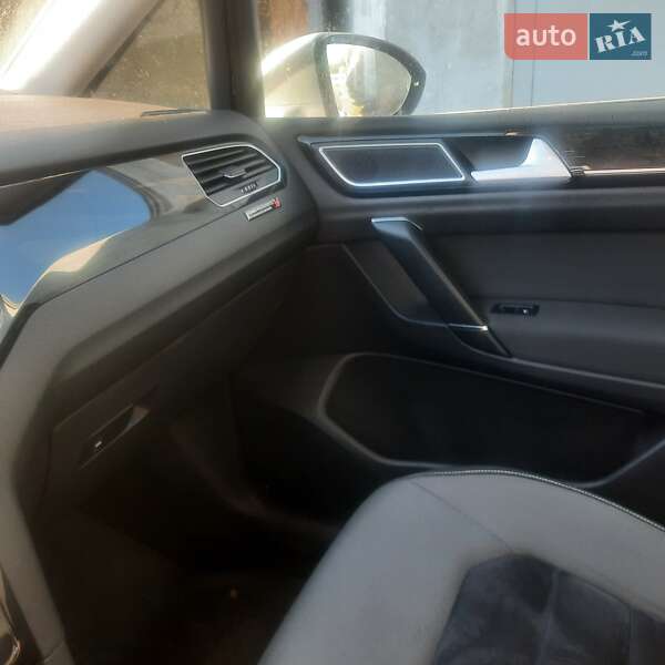 Хетчбек Volkswagen Golf 2015 в Львові