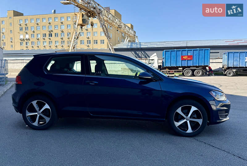 Хэтчбек Volkswagen Golf 2014 в Киеве