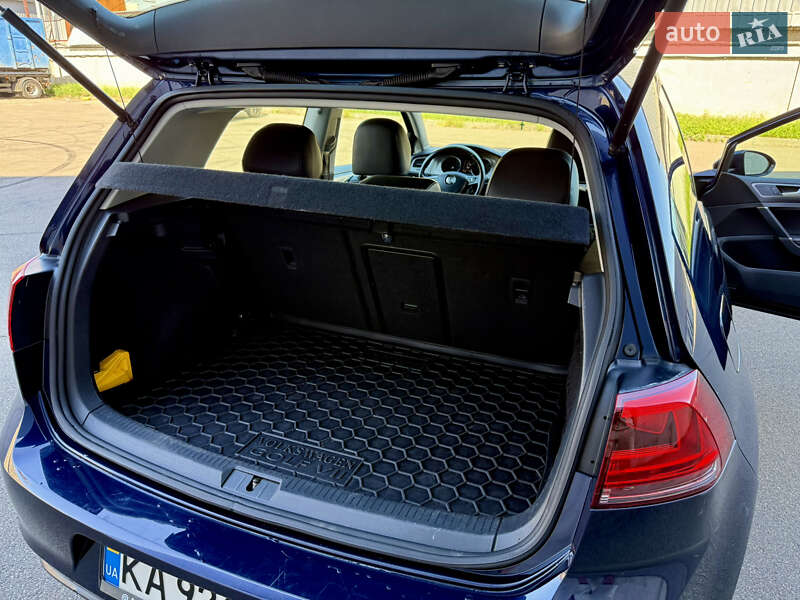 Хэтчбек Volkswagen Golf 2014 в Киеве