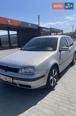 Хэтчбек Volkswagen Golf 2000 в Золочеве
