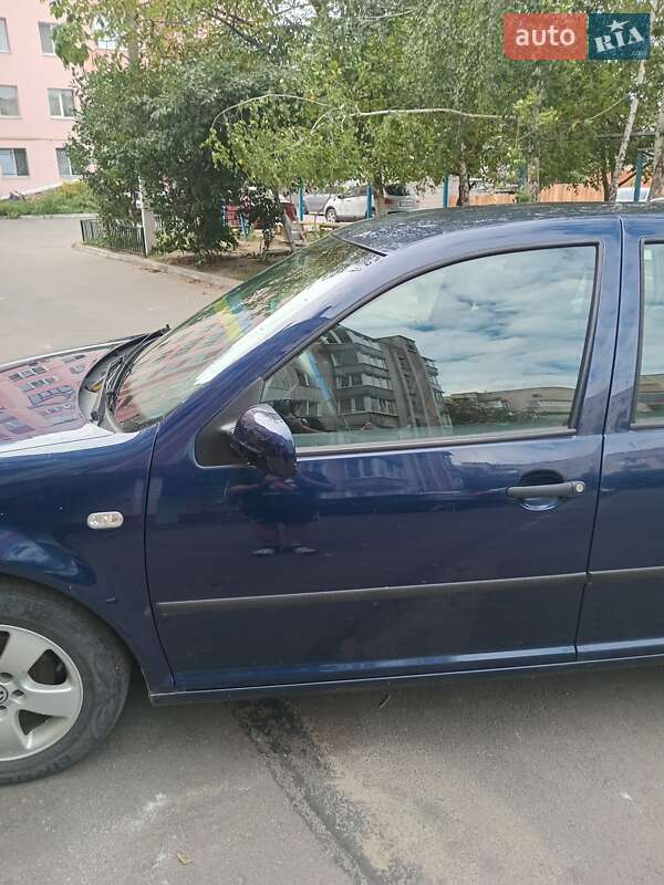 Хетчбек Volkswagen Golf 2002 в Рівному