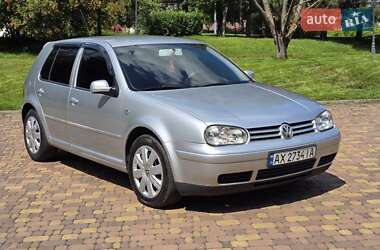 Хетчбек Volkswagen Golf 2001 в Харкові