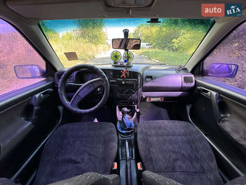 Хэтчбек Volkswagen Golf 1993 в Львове