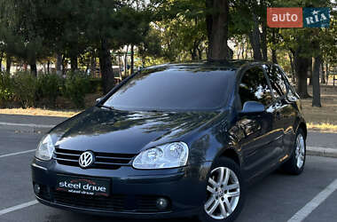 Хэтчбек Volkswagen Golf 2006 в Николаеве