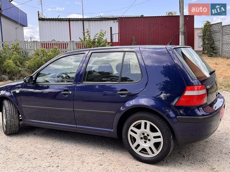 Хетчбек Volkswagen Golf 2003 в Вінниці