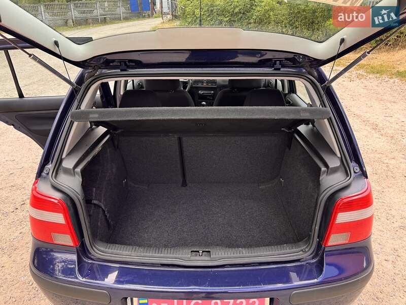 Хетчбек Volkswagen Golf 2003 в Вінниці