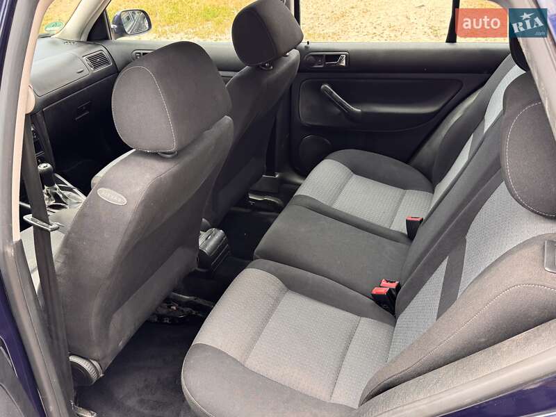 Хетчбек Volkswagen Golf 2003 в Вінниці