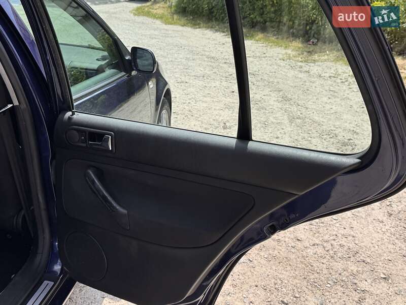 Хетчбек Volkswagen Golf 2003 в Вінниці