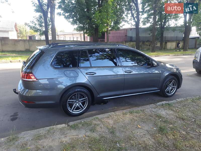 Универсал Volkswagen Golf 2017 в Львове