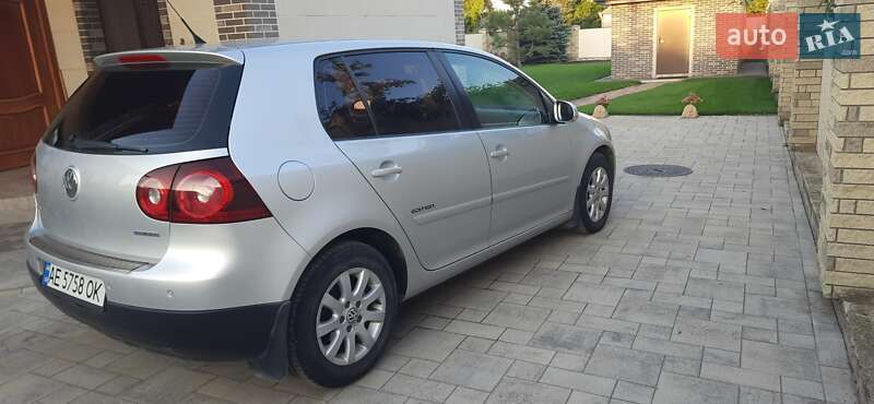 Хетчбек Volkswagen Golf 2008 в Новомосковську