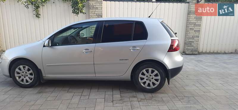 Хетчбек Volkswagen Golf 2008 в Новомосковську
