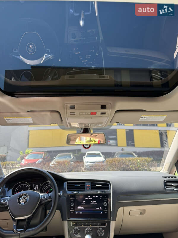 Хетчбек Volkswagen Golf 2017 в Києві