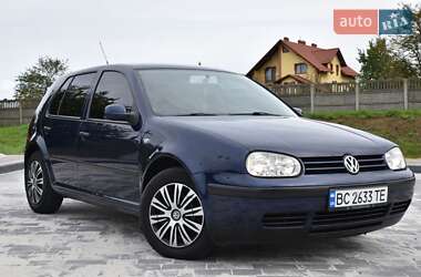 Хэтчбек Volkswagen Golf 2002 в Мостиске