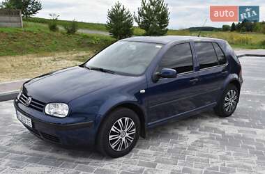 Хэтчбек Volkswagen Golf 2002 в Мостиске