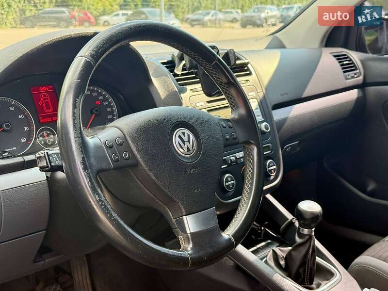Хетчбек Volkswagen Golf 2007 в Києві