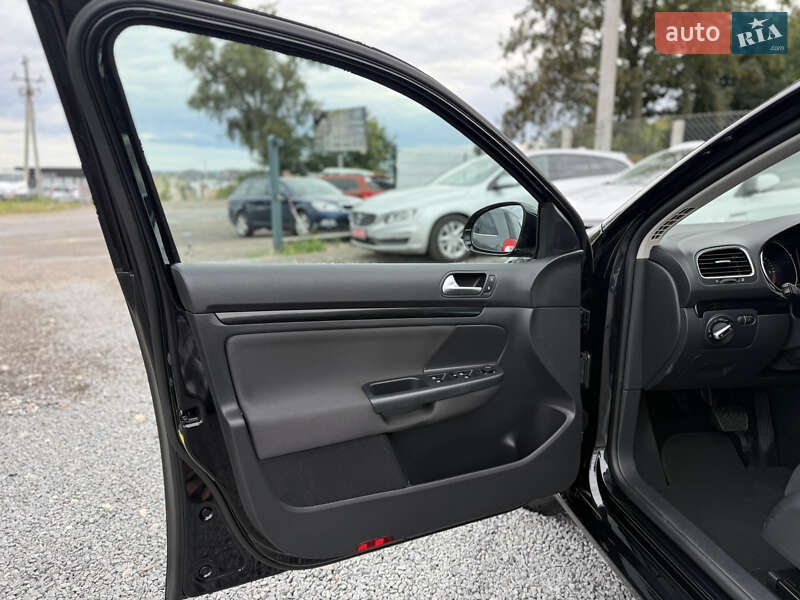 Универсал Volkswagen Golf 2012 в Ровно