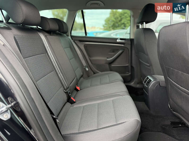 Универсал Volkswagen Golf 2012 в Ровно