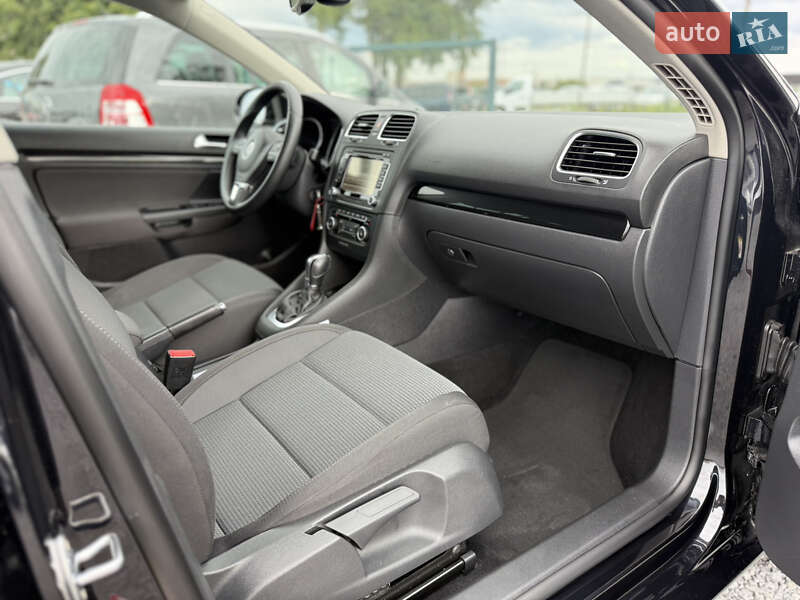 Универсал Volkswagen Golf 2012 в Ровно