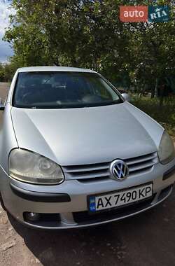 Хэтчбек Volkswagen Golf 2005 в Пирятине