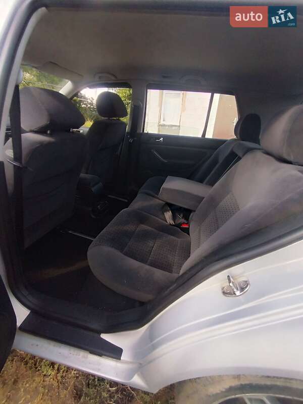 Хетчбек Volkswagen Golf 2000 в Дніпрі