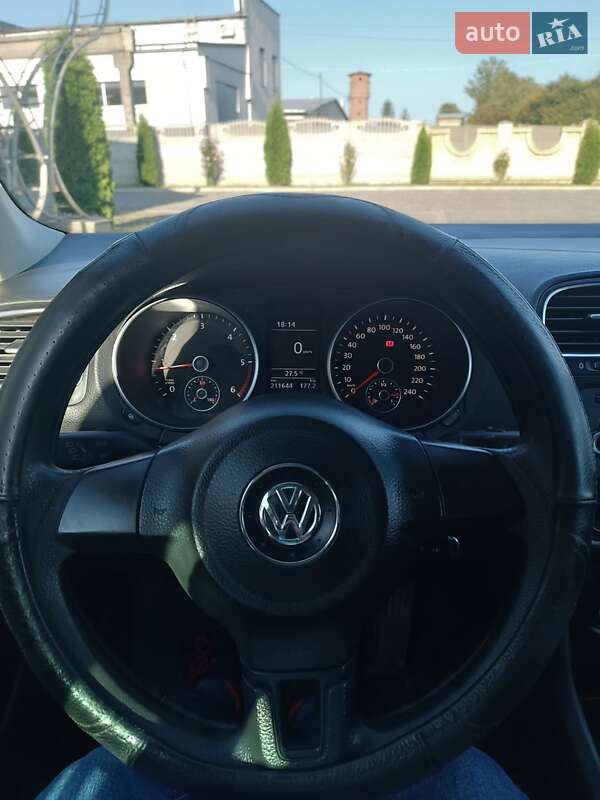 Універсал Volkswagen Golf 2011 в Золочеві