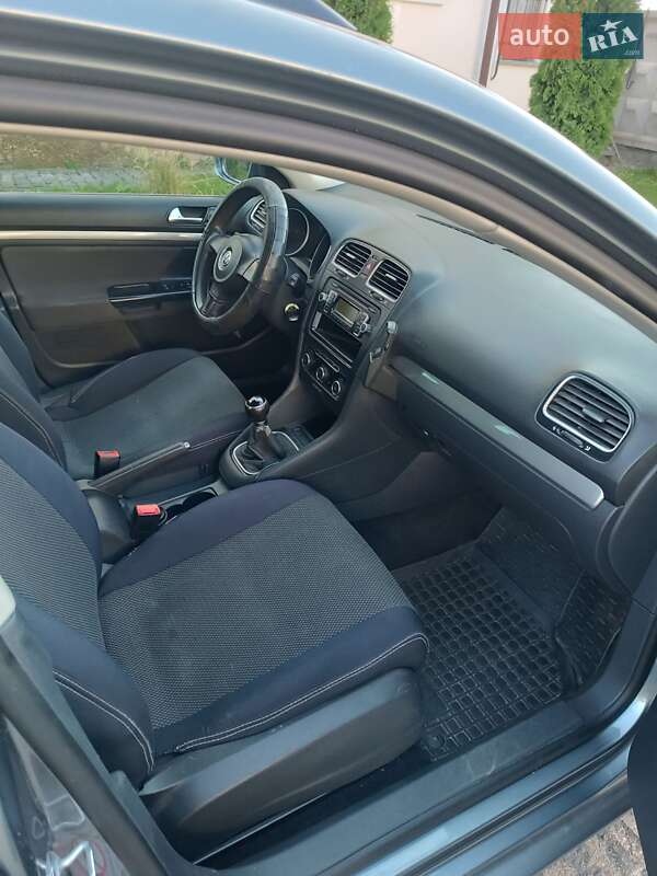 Універсал Volkswagen Golf 2011 в Золочеві