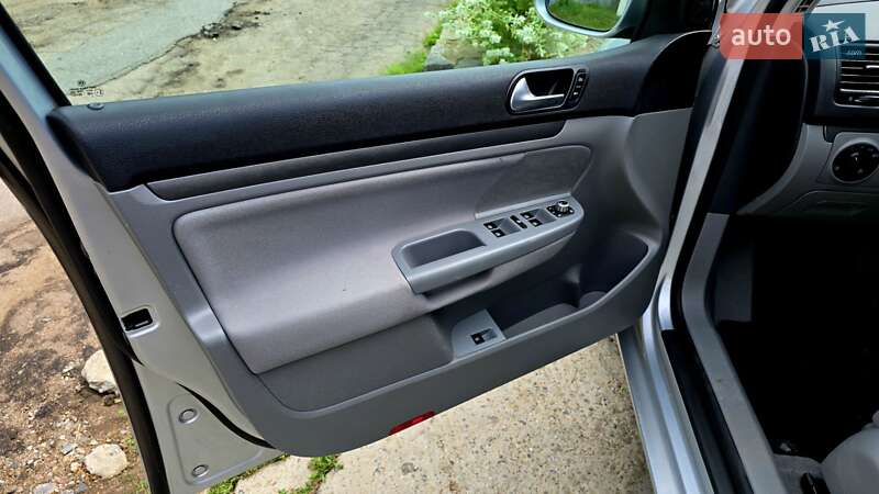 Хэтчбек Volkswagen Golf 2006 в Полтаве