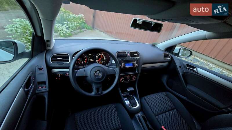 Хэтчбек Volkswagen Golf 2010 в Полтаве