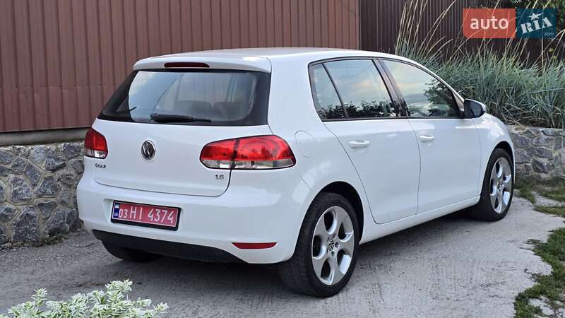 Хэтчбек Volkswagen Golf 2010 в Полтаве