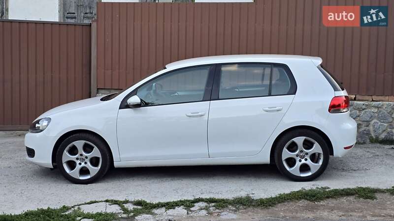 Хэтчбек Volkswagen Golf 2010 в Полтаве