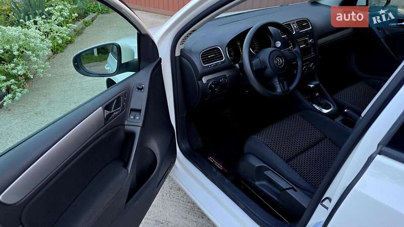 Хэтчбек Volkswagen Golf 2010 в Полтаве