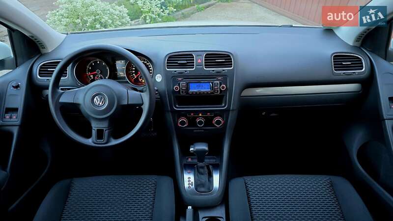 Хэтчбек Volkswagen Golf 2010 в Полтаве