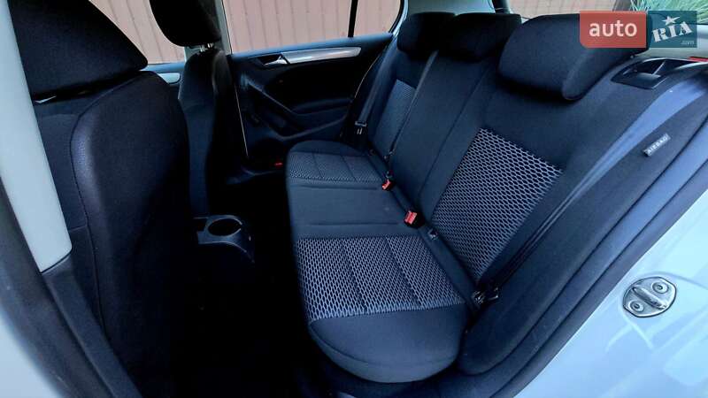 Хэтчбек Volkswagen Golf 2010 в Полтаве
