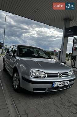 Хэтчбек Volkswagen Golf 2001 в Надворной