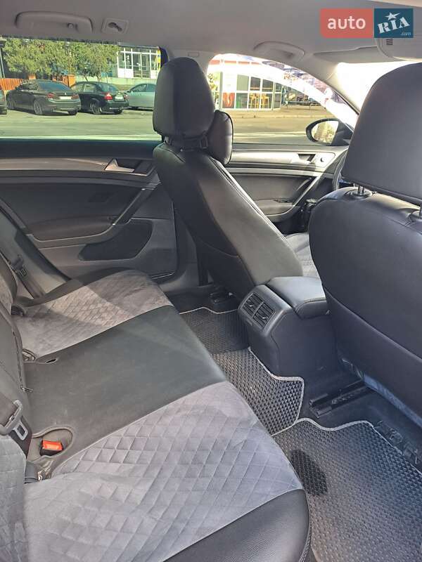 Универсал Volkswagen Golf 2016 в Киеве