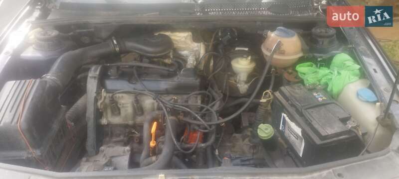 Універсал Volkswagen Golf 1998 в Здолбуніві