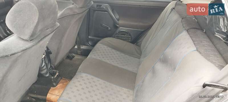 Хетчбек Volkswagen Golf 1994 в Чернігові