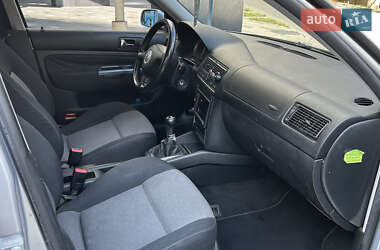 Хетчбек Volkswagen Golf 2002 в  фото 14 Хетчбек Volkswagen Golf 2002 в