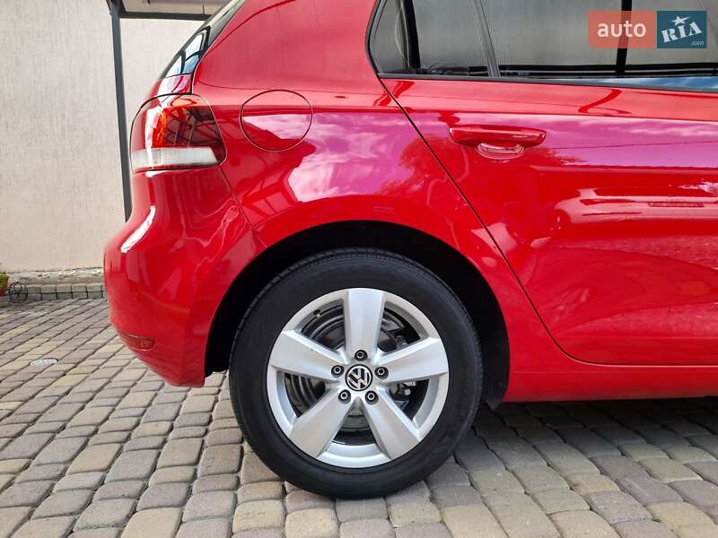 Хетчбек Volkswagen Golf 2011 в Сваляві