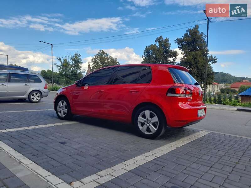 Хетчбек Volkswagen Golf 2011 в Сваляві