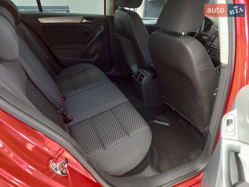 Хетчбек Volkswagen Golf 2011 в Сваляві