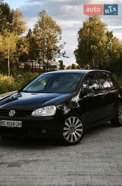 Хэтчбек Volkswagen Golf 2004 в Львове