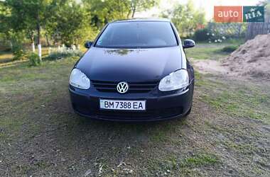 Хэтчбек Volkswagen Golf 2005 в Глухове