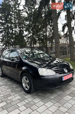 Хэтчбек Volkswagen Golf 2004 в Староконстантинове