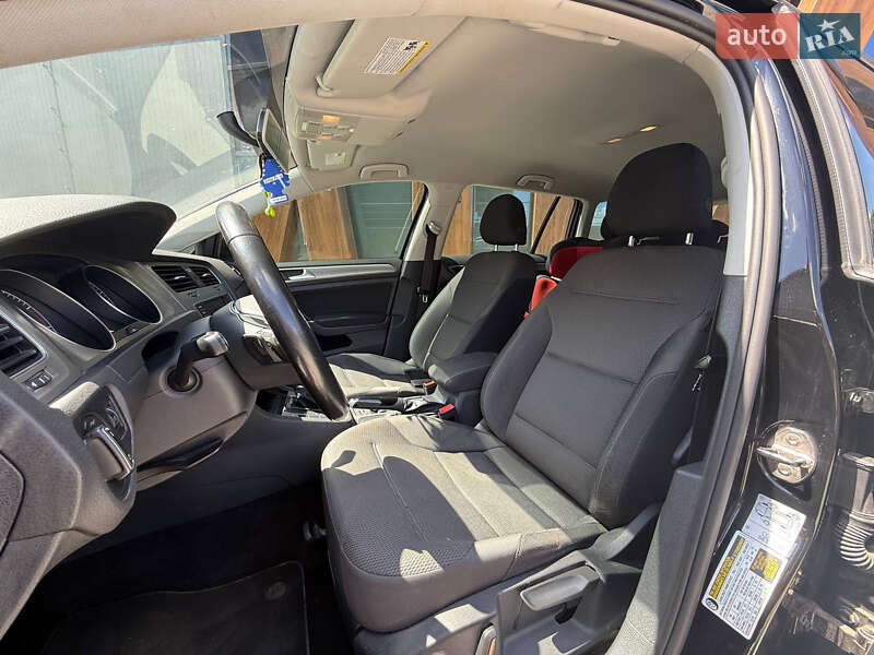 Универсал Volkswagen Golf 2017 в Луцке